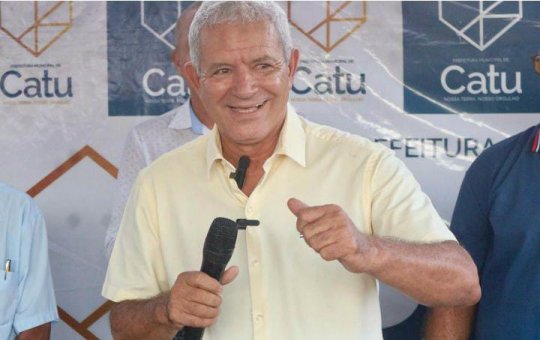 Prefeito de município baiano sanciona lei que reajusta o próprio salário