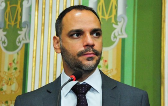 Vereador Augusto Vasconcellos critica proposta de privatização de praias