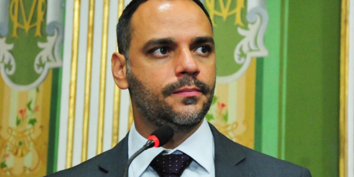 Vereador Augusto Vasconcellos critica proposta de privatização de praias
