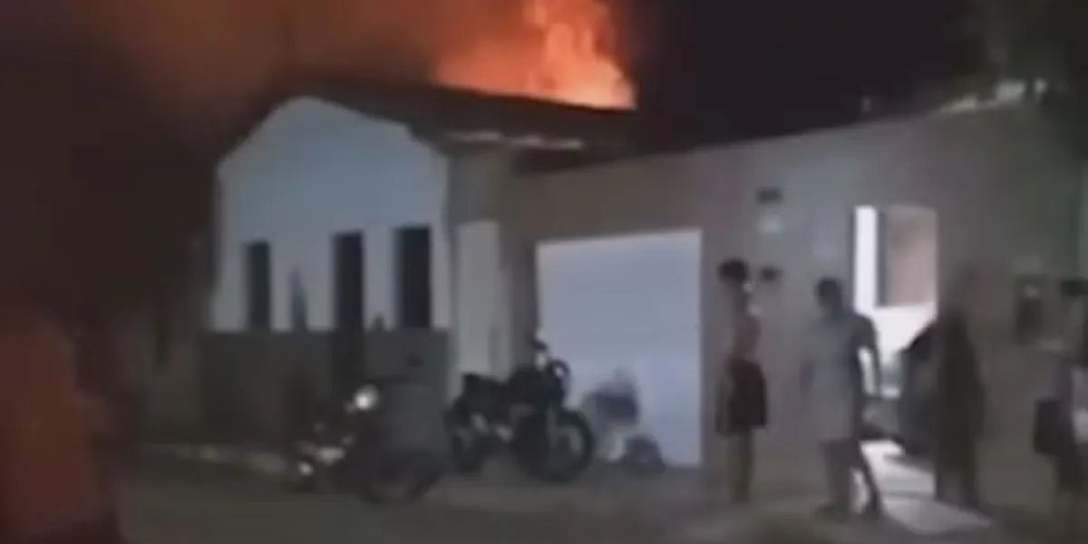 Explosão de celular causa incêndio e destrói casa no sudoeste da Bahia