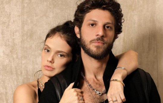 Chay Suede e Laura Neiva anunciam terceira gravidez