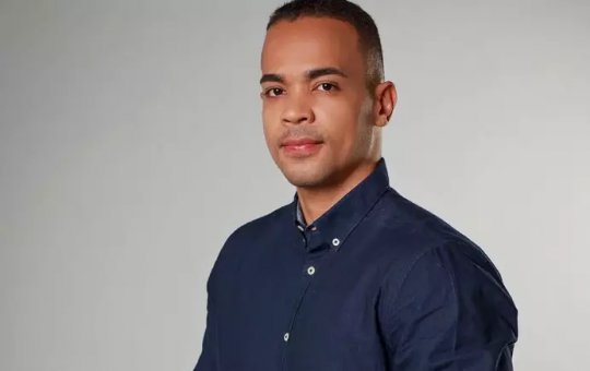 Apresentador é abordado pela PM após ser confundido com suspeito em São Paulo