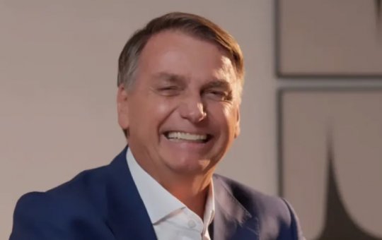 Bolsonaro comenta sobre o lançamento do seu perfume