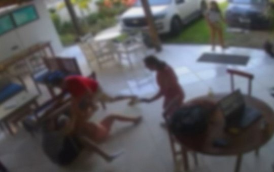 Sobrinho agride tia com socos no extremo sul da Bahia
