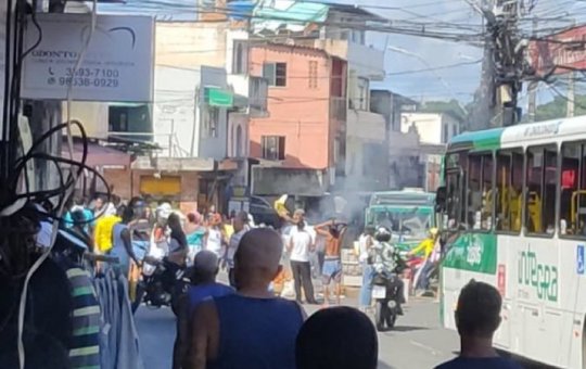 Moradores de São Marcos realizam protesto na principal via do bairro