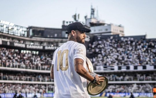 Neymar desmente rumores, mas mantém sonho de retornar ao Santos
