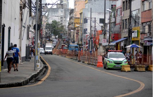 Centro de Salvador em alerta: Homem é baleado na Avenida Joana Angélica