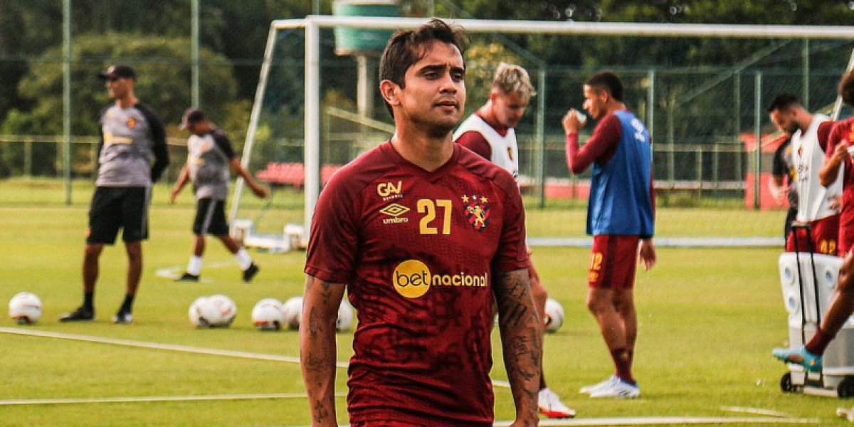 Meia do Sport anuncia aposentadoria do futebol; saiba quem é