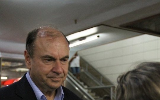 Vereador Cesar Maia entra em sessão online e aparece sem calças, veja: