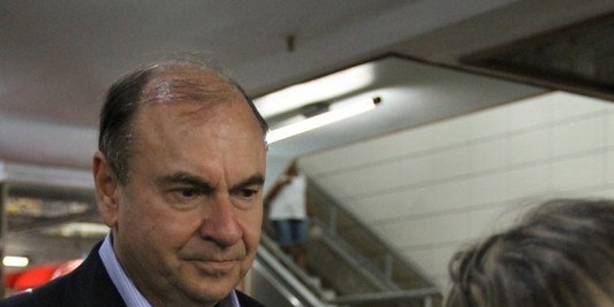 Vereador Cesar Maia entra em sessão online e aparece sem calças, veja: