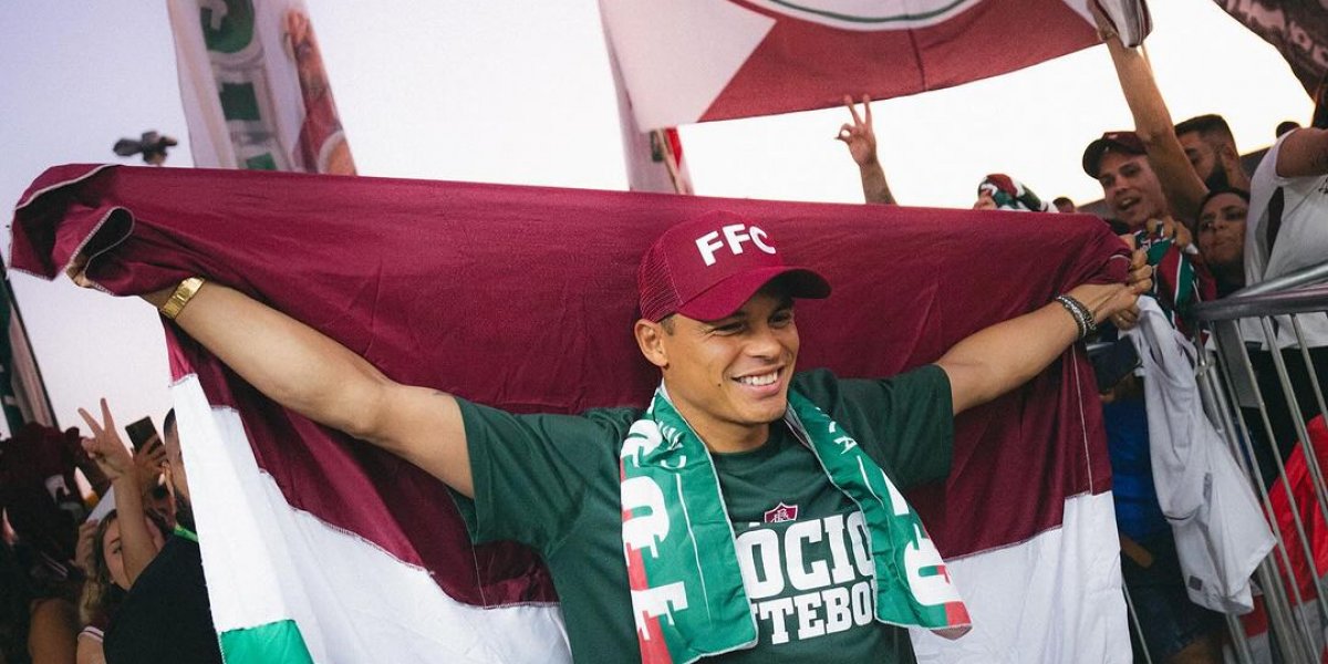 Thiago Silva é aclamado pela torcida do Fluminense em seu retorno