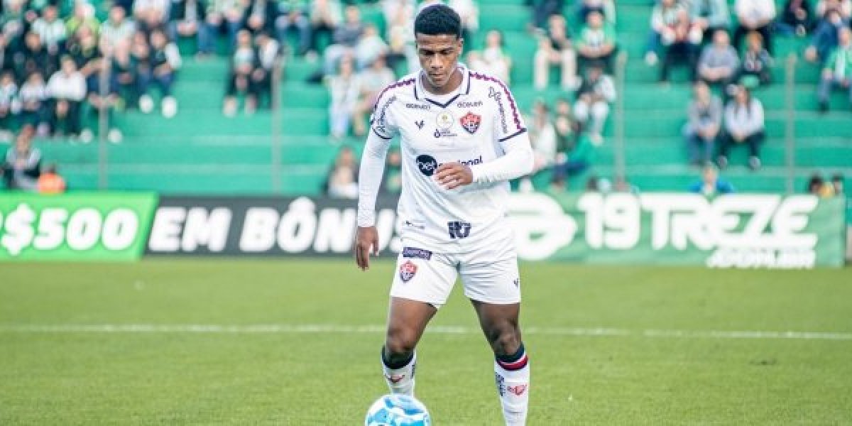 Lateral-esquerdo do Vitória Felipe Vieira é emprestado para time da série B