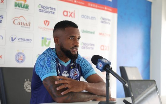 Cicinho afirma estar pronto para substituir Arias: 'Estamos preparados'