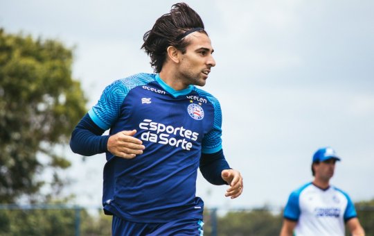 Acevedo passa por novo procedimento no joelho durante recuperação