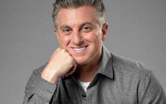 Luciano Huck se manifesta contra PL: "Profunda indignação"