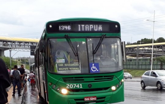 Cobrador é esfaqueado por colega de profissão após briga em desembarque