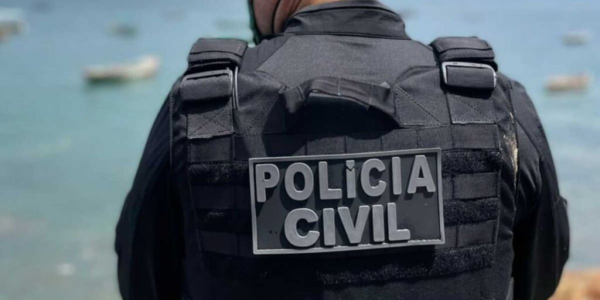 Suspeita de extorquir homem que caiu de hotel em Pernambués é presa