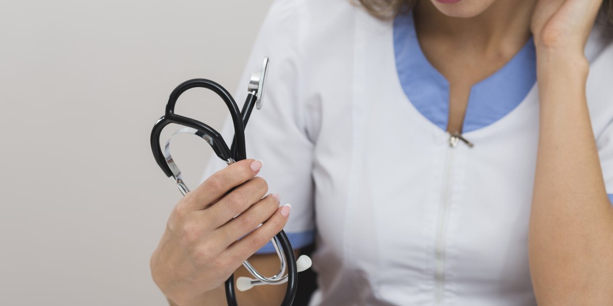 Médica revela caso chocante de paciente com "coceira e forte odor"