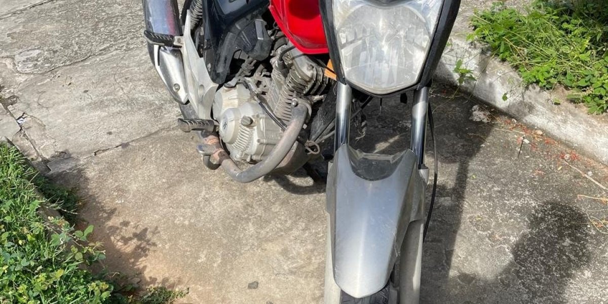 Mulher presa por posse de moto roubada debocha em vídeo nas redes sociais