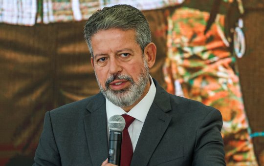 Arthur Lira adia PL do aborto para 2º semestre