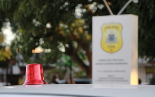 Viatura da Polícia Civil é atingida por tiro no bairro da Calçada