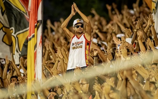 Vitória goleia Atlético-MG e sai da zona de rebaixamento