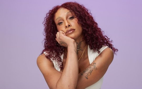 Linn da Quebrada é internada em clínica de reabilitação; saiba detalhes