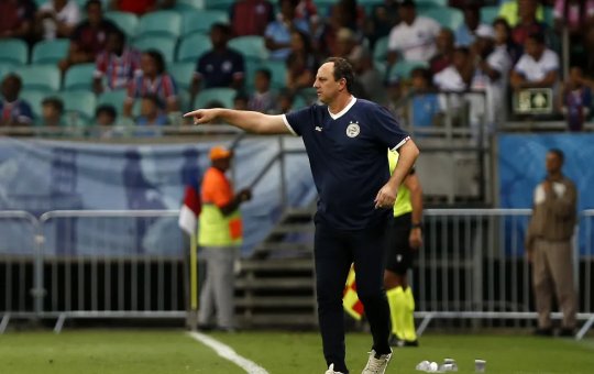 Rogério Ceni critica gramado da Fonte Nova: "Cada dia pior"