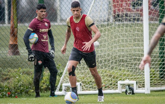 Vitória enfrenta desafio com lesão de Camutanga e negociações por Chico