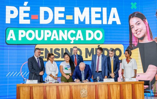 Estudantes iniciam recebimento da quarta parcela do Pé-de-Meia nesta semana