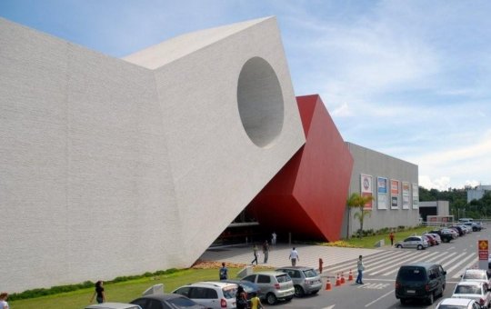 Shopping Paralela oferece serviços gratuitos para comunidade LGBTQIAPN+