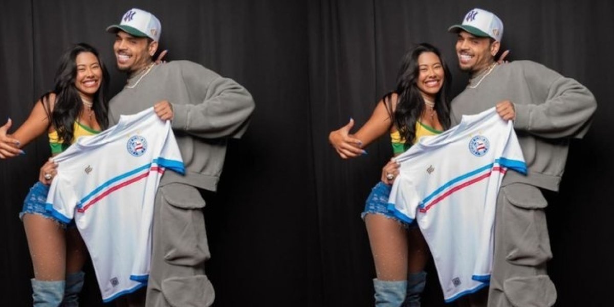 Chris Brown é presenteado com camisa do Bahia nos bastidores de show no Canadá