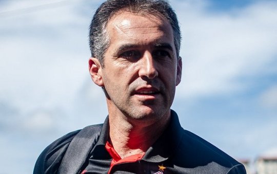 Léo Condé, ex-treinador do Vitória, assume clube da série B