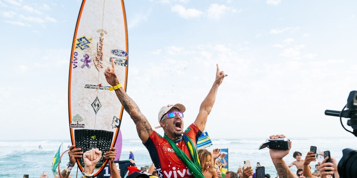 Italo Ferreira vence Yago Dora e é campeão da etapa de Saquarema na WSL