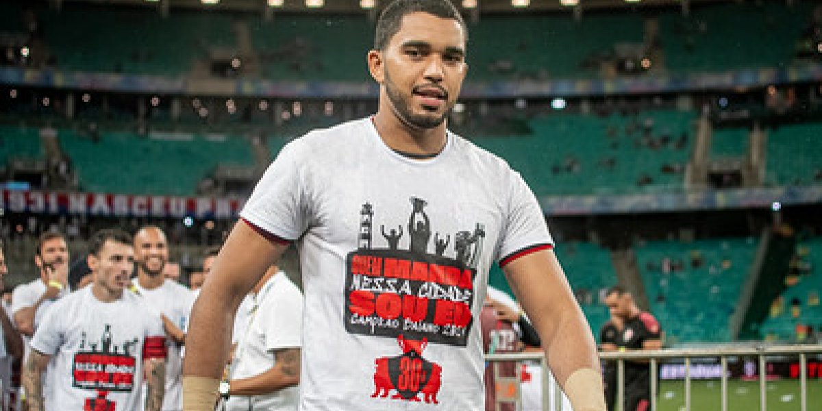 Vitória renova contrato com Lucas Arcanjo até 2027