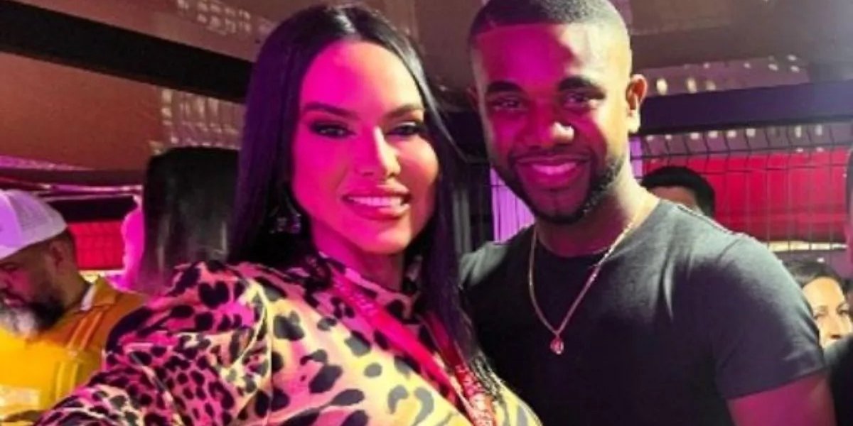 Davi Brito aparece beijando musa do Festival de Parintins