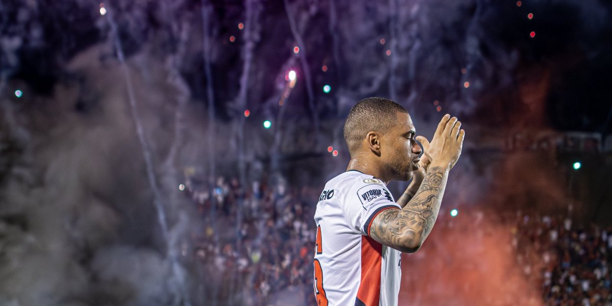 Vitória x Athletico-PR: Onde assistir, escalações e arbitragem