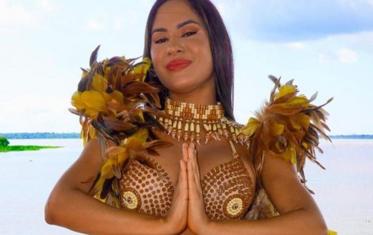 Festival Folclórico de Parintins: ex-BBB Isabelle Nogueira celebra primeiro dia