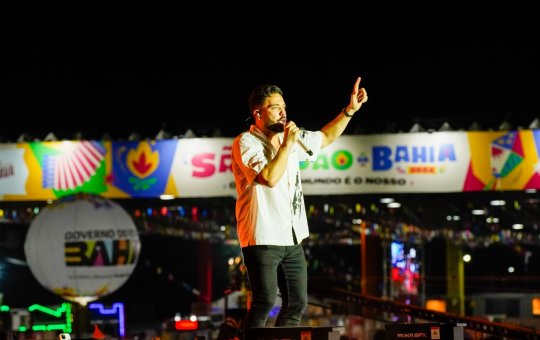 Wesley Safadão agita público do Parque de Exposições durante os festejos juninos