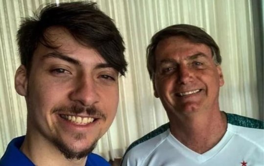 Renan Bolsonaro deixa cargo no Senado para concorrer as eleições em Balneário