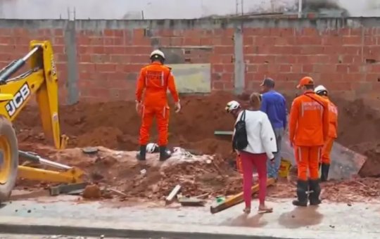 Trabalhador é soterrado parcialmente em obra na Avenida Gal Costa