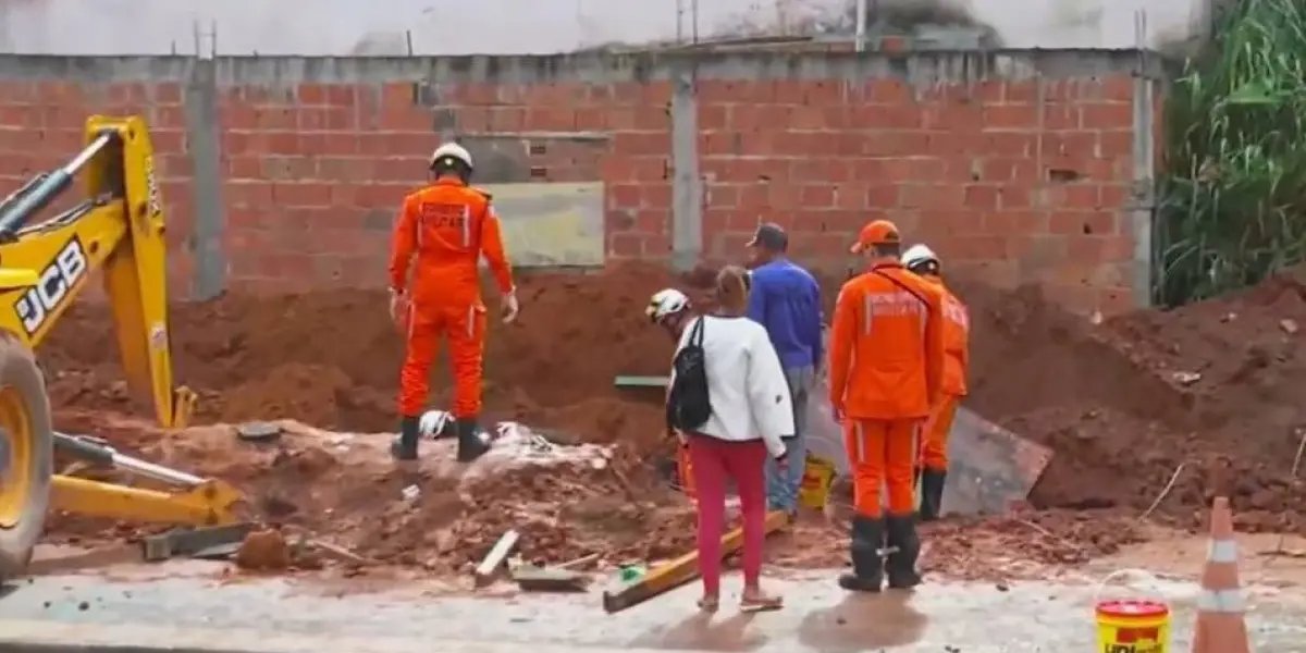 Trabalhador é soterrado parcialmente em obra na Avenida Gal Costa