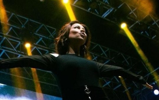 Pitty se submete a cirurgia de emergência e adia shows no Brasil