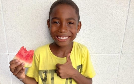 Menino de 7 anos esfaqueado por padrasto morre em hospital