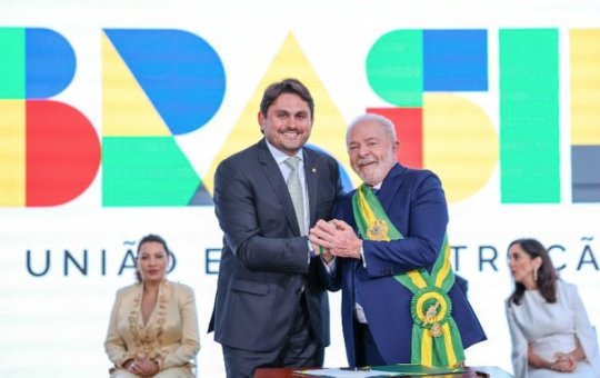 Lula concede férias para ministro investigado pela Polícia Federal