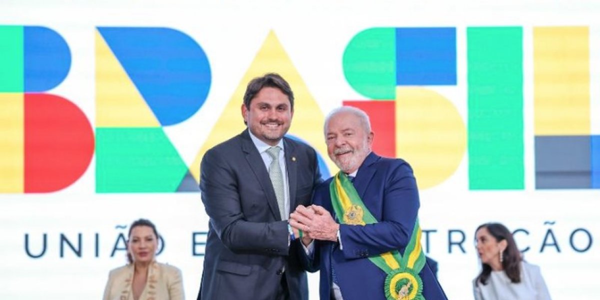 Lula concede férias para ministro investigado pela Polícia Federal