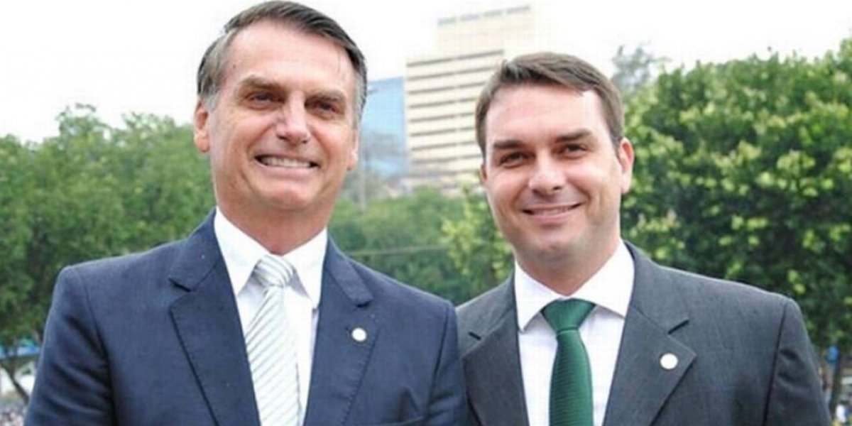 Flávio Bolsonaro diz que a Polícia Federal está perseguindo Jair Bolsonaro