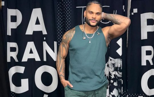 Tony Salles diverte ao contar perrengue com ensaio nu na imigração dos EUA