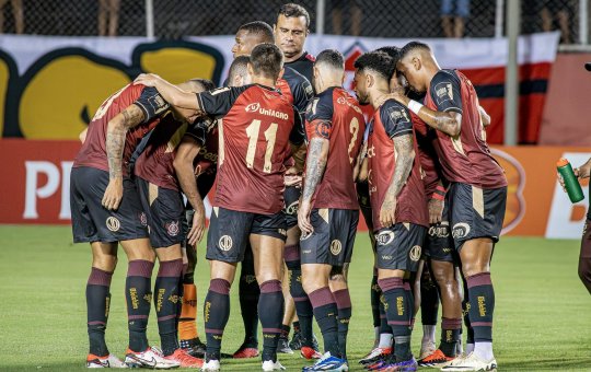 Clube da Série B tem negociação avançada com ex-jogador do Vitória; veja quem é