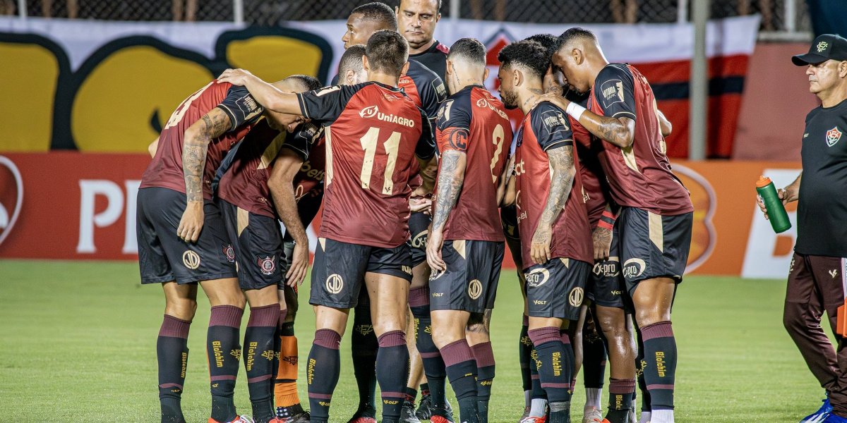 Clube da Série B tem negociação avançada com ex-jogador do Vitória; veja quem é